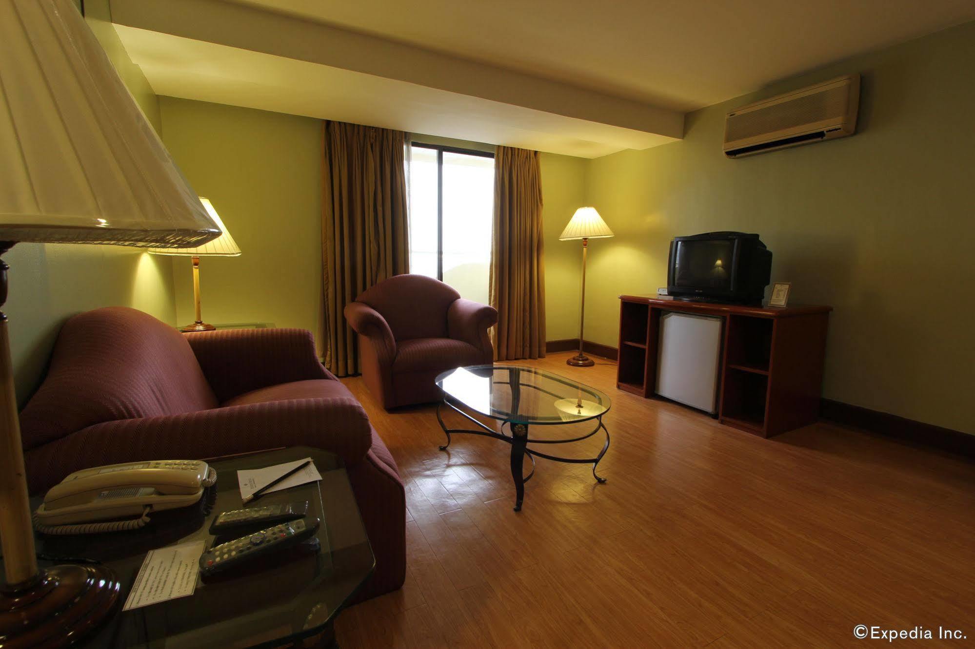 Atrium Hotel Pasay Dış mekan fotoğraf