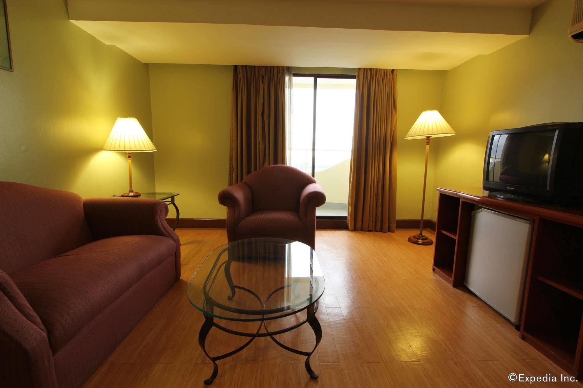 Atrium Hotel Pasay Dış mekan fotoğraf