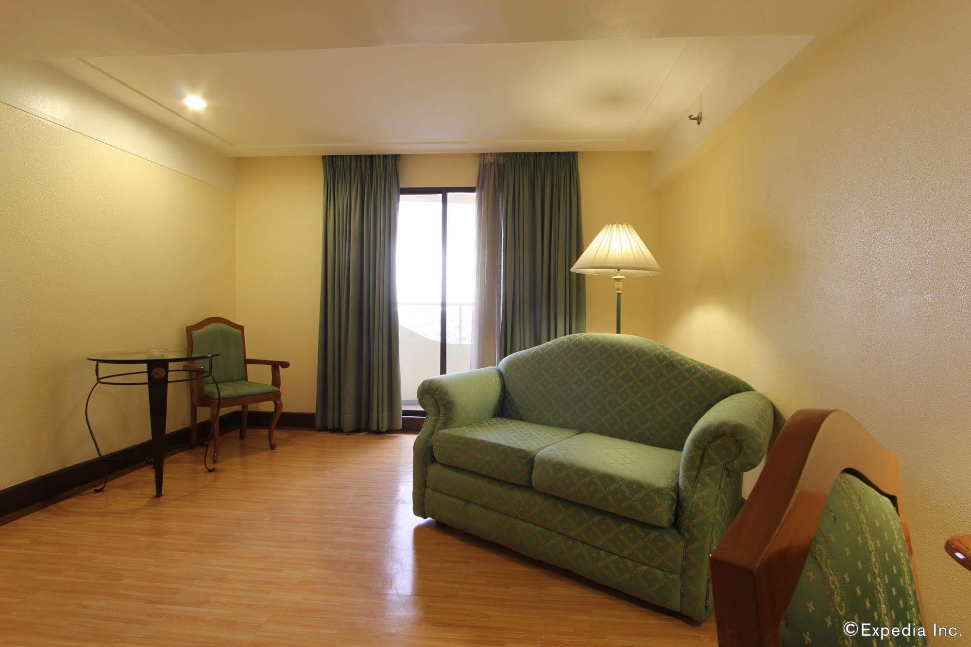 Atrium Hotel Pasay Dış mekan fotoğraf