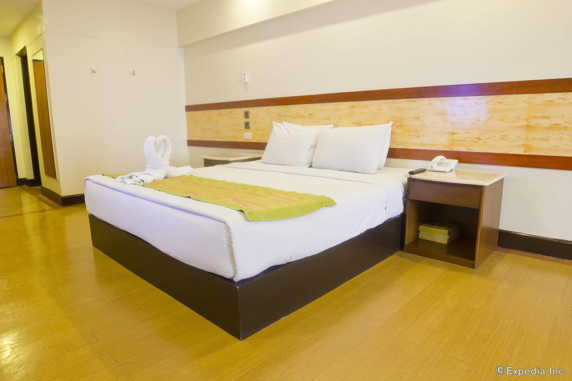 Atrium Hotel Pasay Dış mekan fotoğraf
