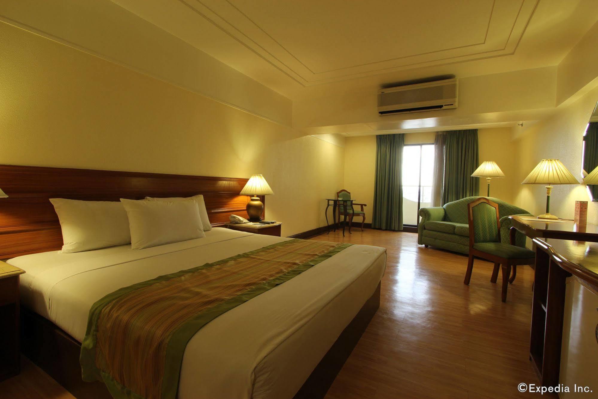 Atrium Hotel Pasay Dış mekan fotoğraf