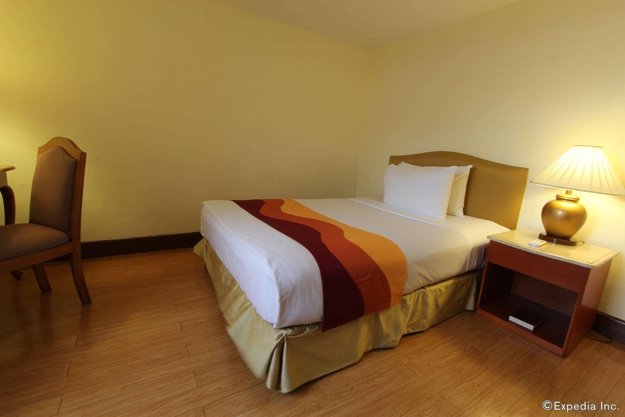 Atrium Hotel Pasay Dış mekan fotoğraf